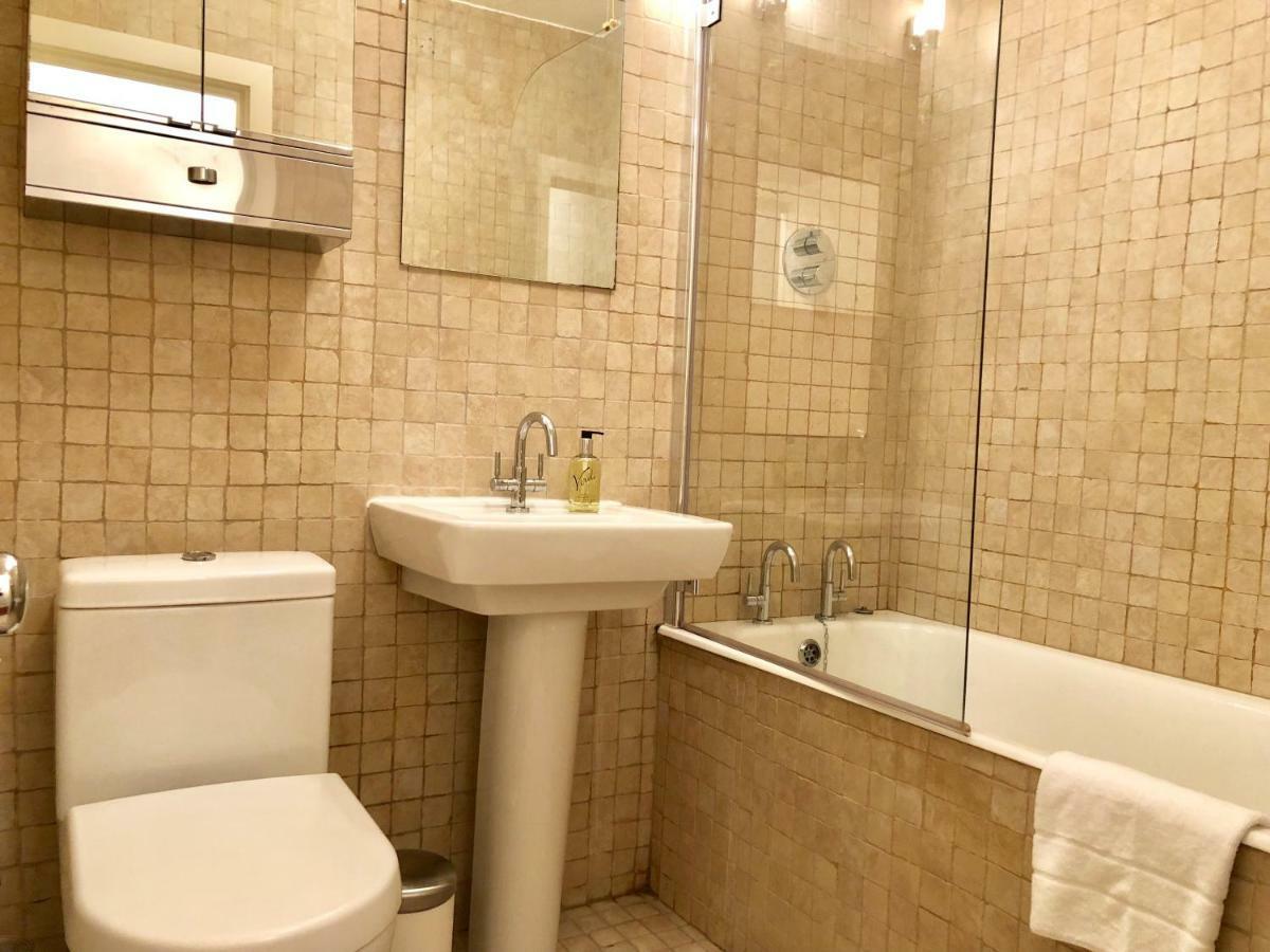 Victoria Station Apartment Лондон Екстериор снимка