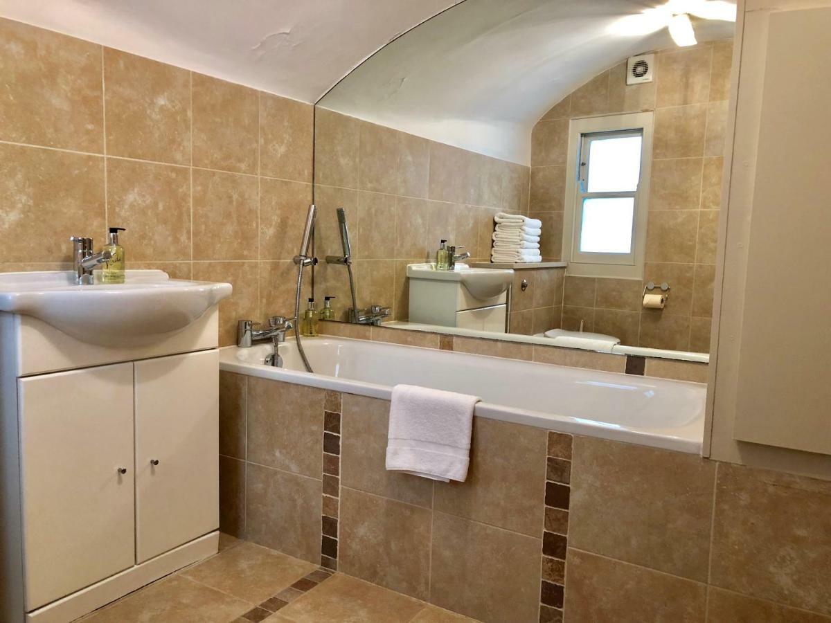 Victoria Station Apartment Лондон Екстериор снимка